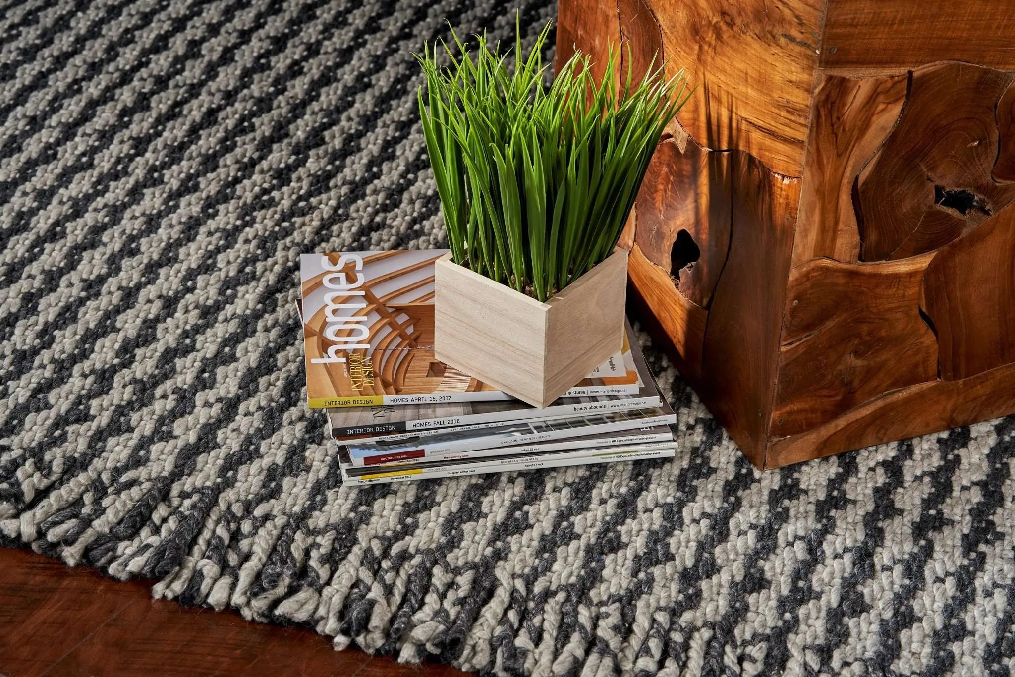 Maui 1341 Houndstooth Grey Rug